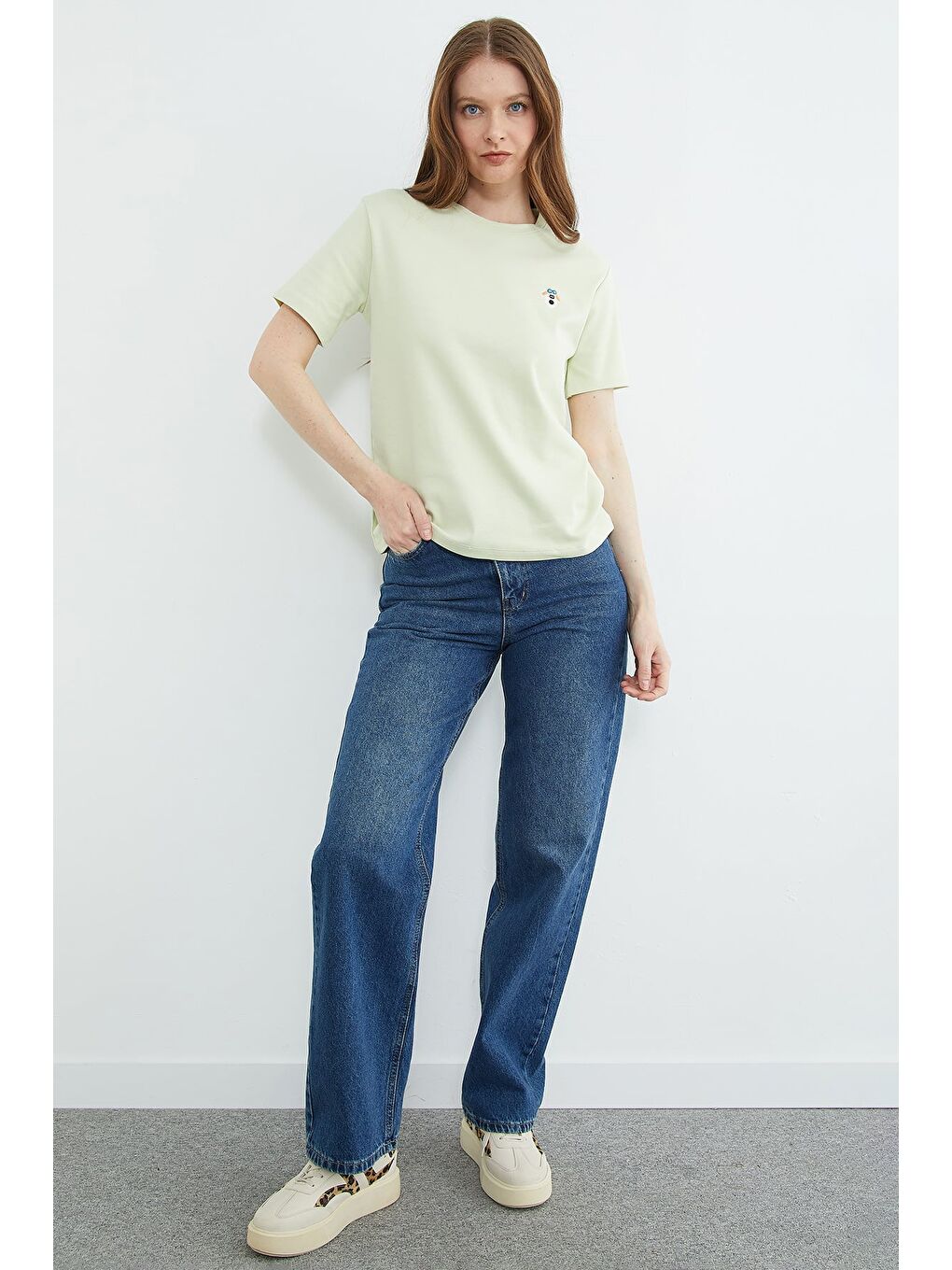 Yeşil Köpek Nakışlı Bisiklet Yaka Tişört-4