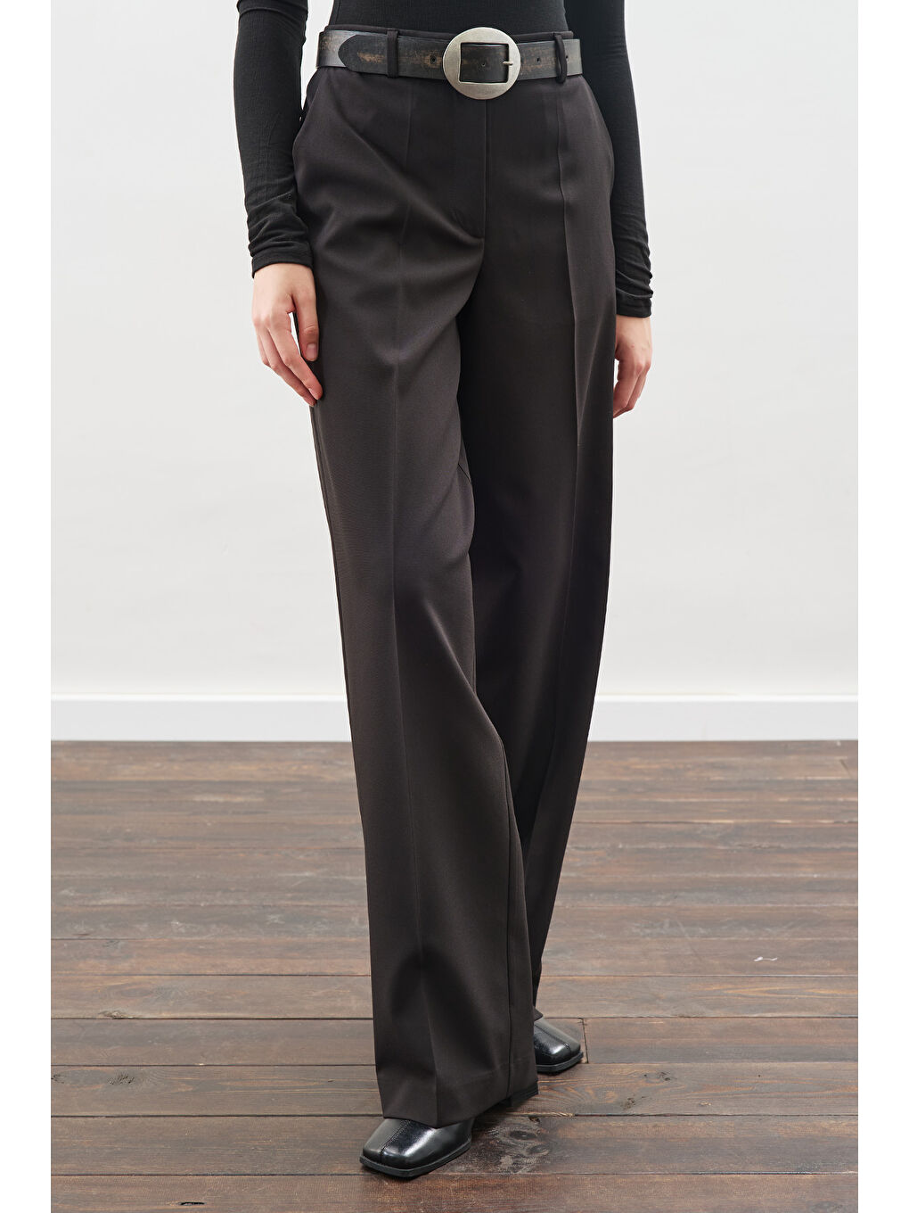 Pile Detaylı Düz Kesim Pantolon Siyah-3