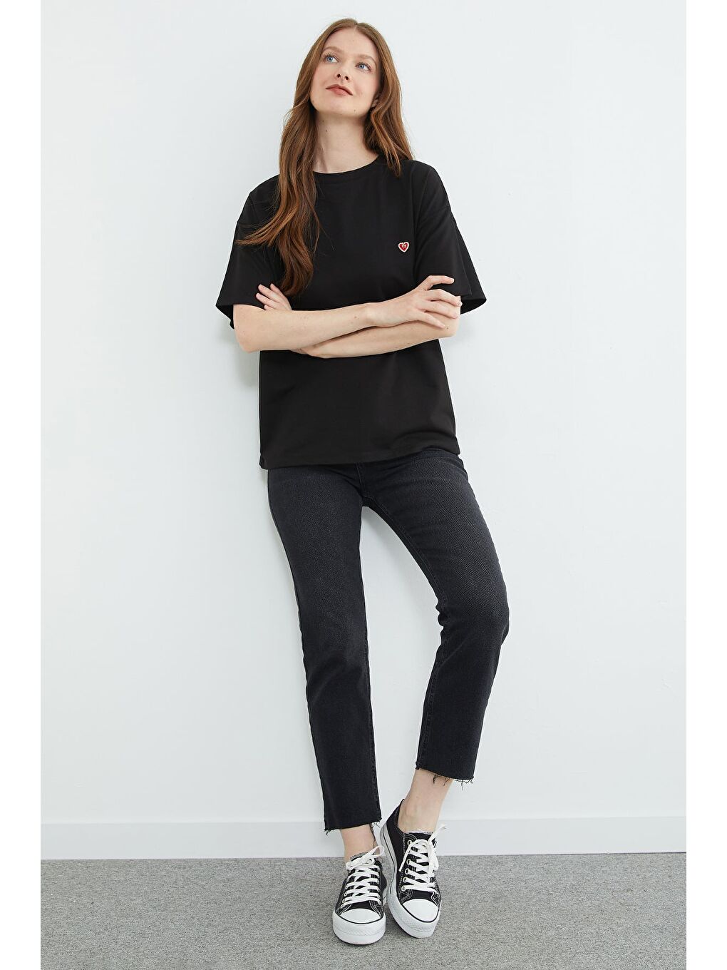 Siyah Kalp Aksesuarlı Bisiklet Yaka Salaş Tişört-1