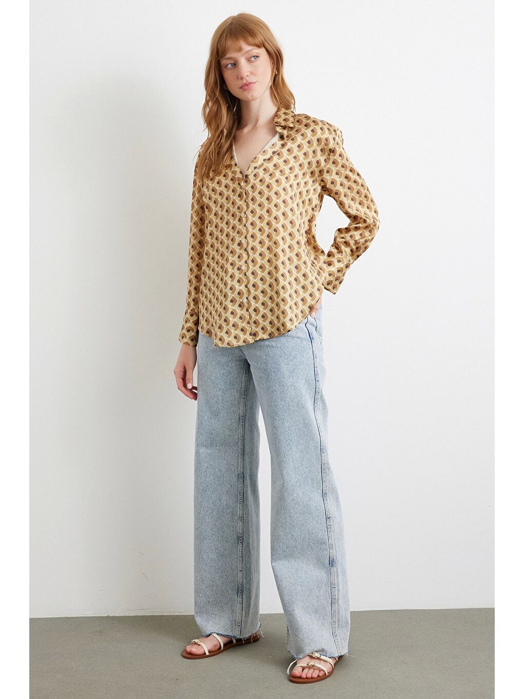 Geometrik Desenli Saten Gömlek Bej-1