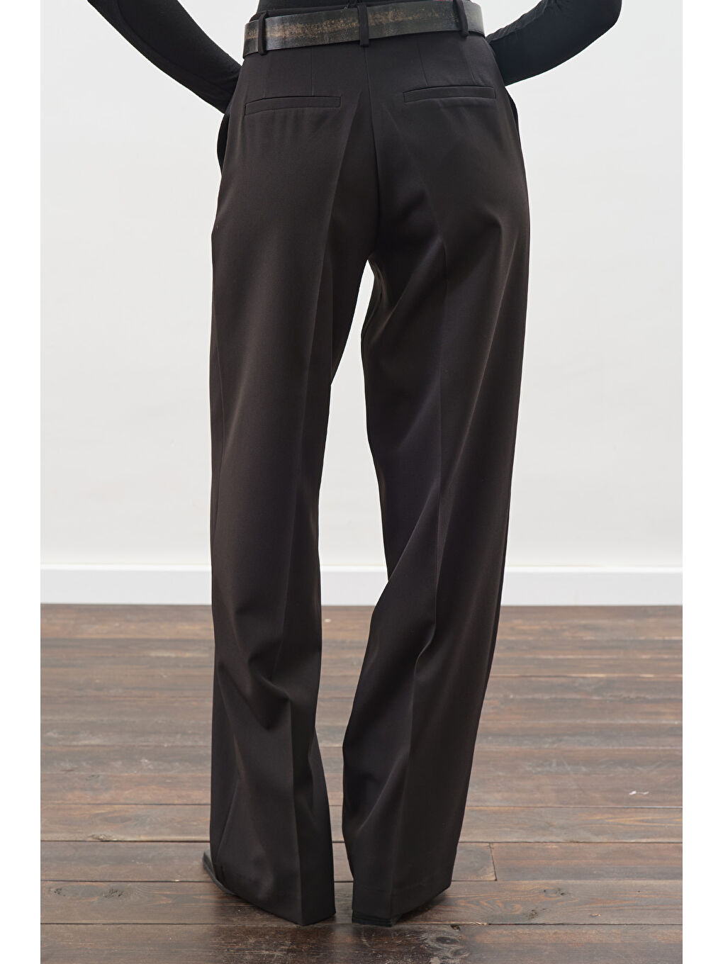 Pile Detaylı Düz Kesim Pantolon Siyah-5