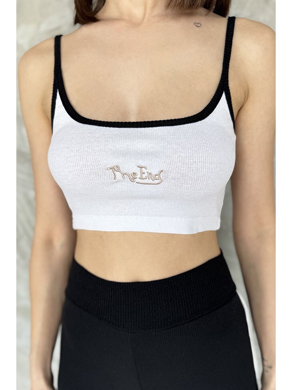 Beyaz İp Askılı Nakışlı Crop Top Kaşkorse Bluz (s-m-l Uyumludur)-3