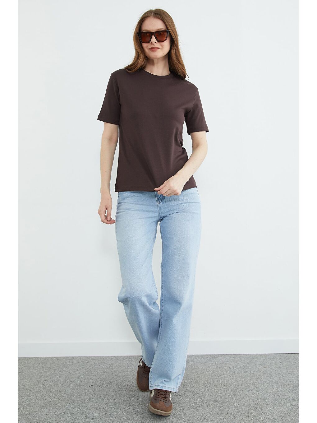 Kahverengi Basic Bisiklet Yaka Salaş Tişört-4