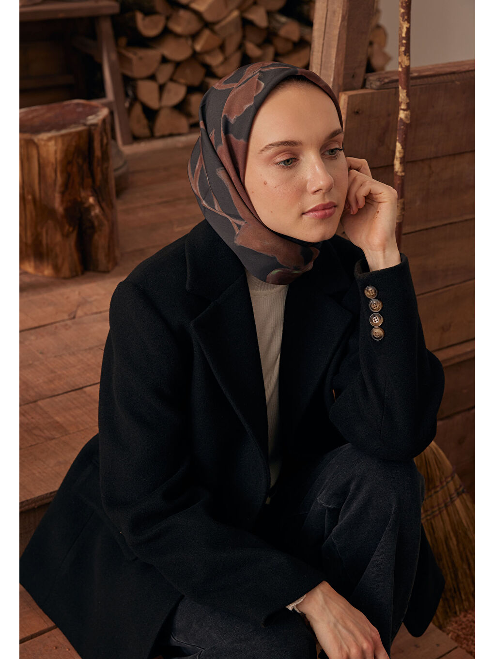 Dark Flower Desen Pamuk İpek Eşarp Siyah