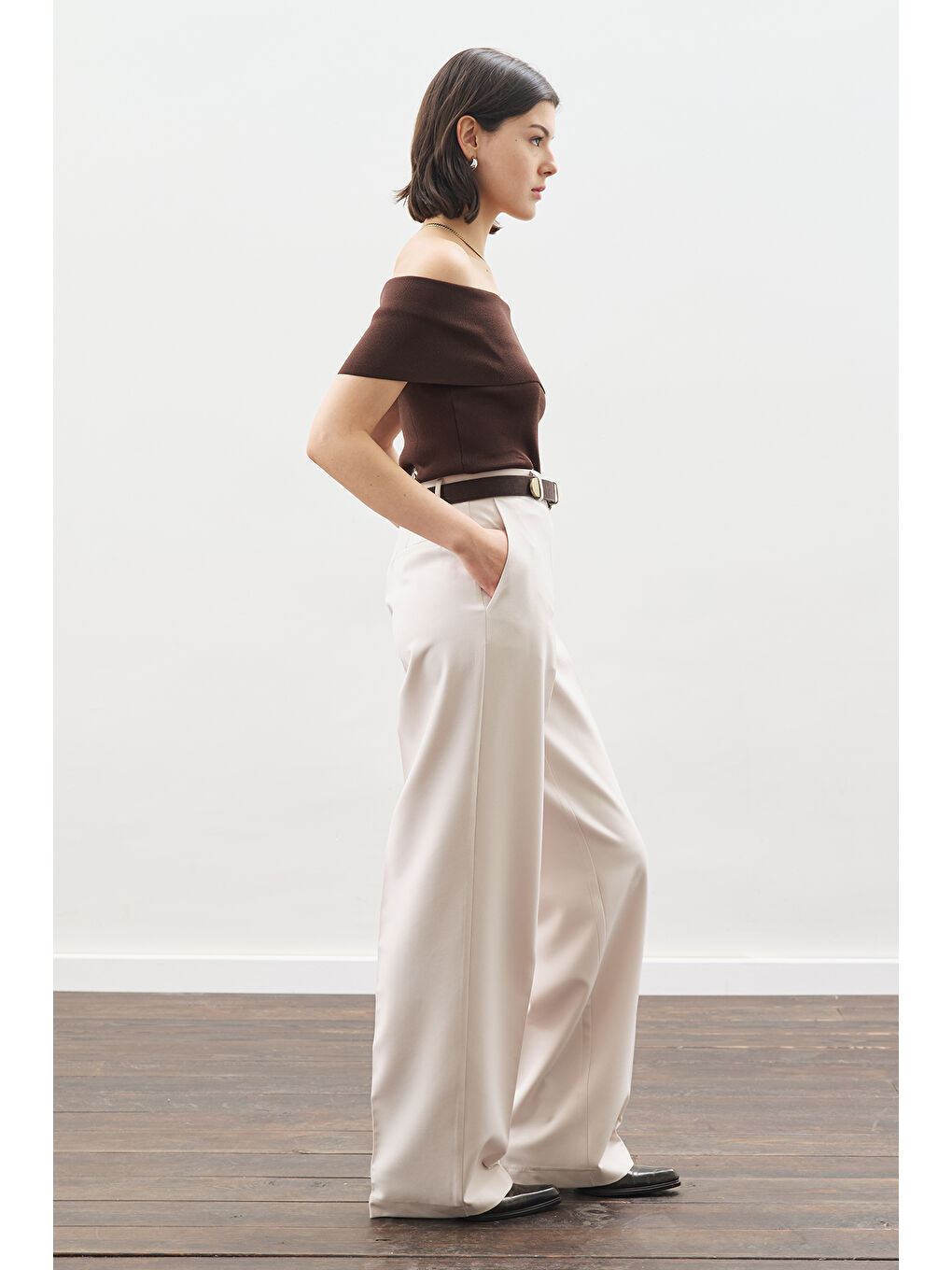 Pile Detaylı Düz Kesim Pantolon Bej-2