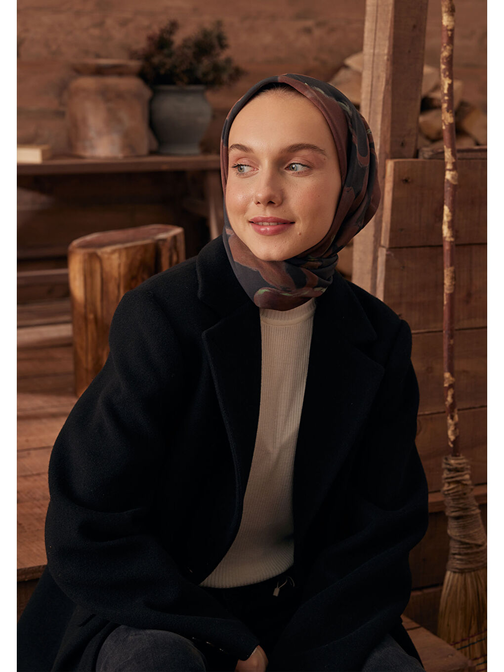 Dark Flower Desen Pamuk İpek Eşarp Siyah-1