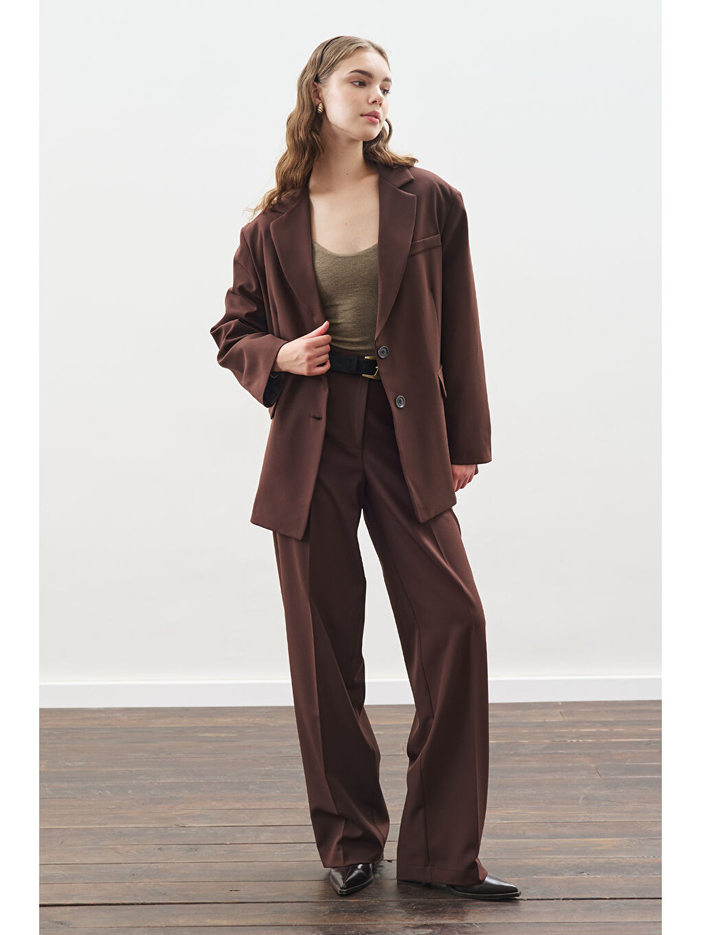 Kahverengi Pile Detaylı Düz Kesim Pantolon Acı Kahve-3