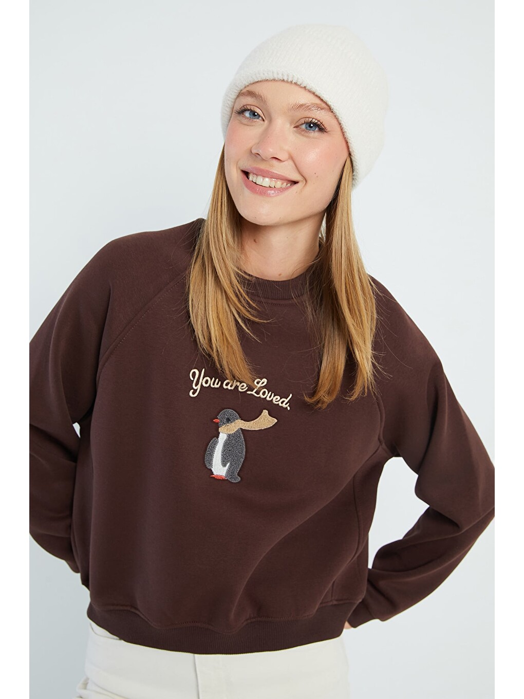 Kahverengi 3 İplik Penguen Nakışlı Crop Sweatshirt