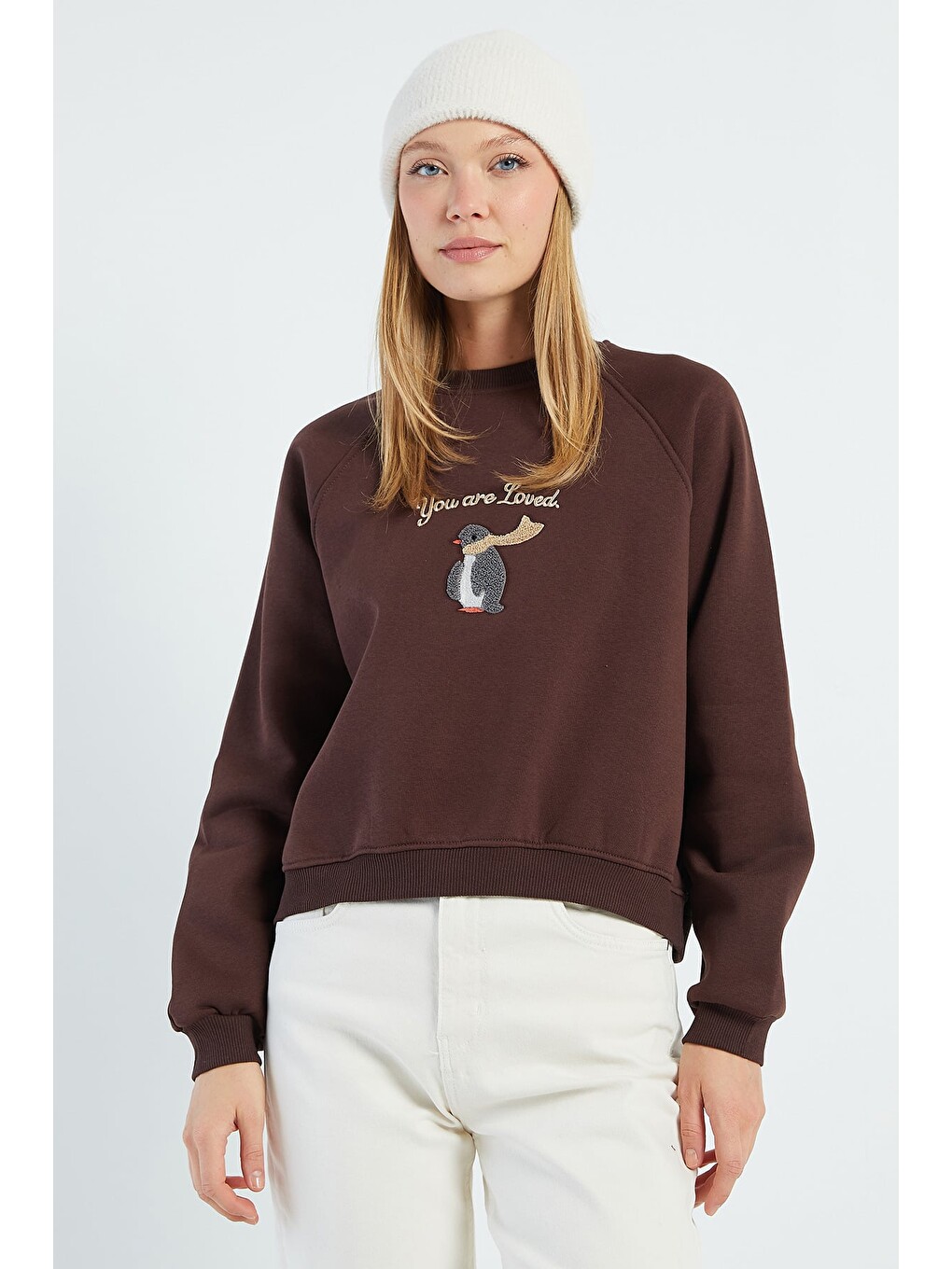 Kahverengi 3 İplik Penguen Nakışlı Crop Sweatshirt-1