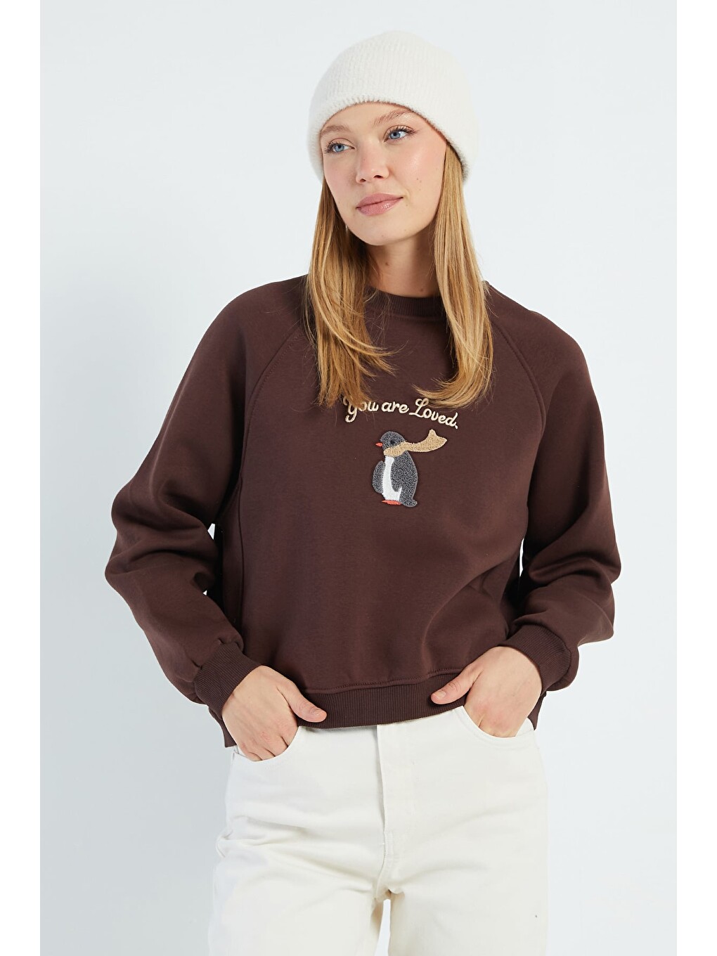 Kahverengi 3 İplik Penguen Nakışlı Crop Sweatshirt-2