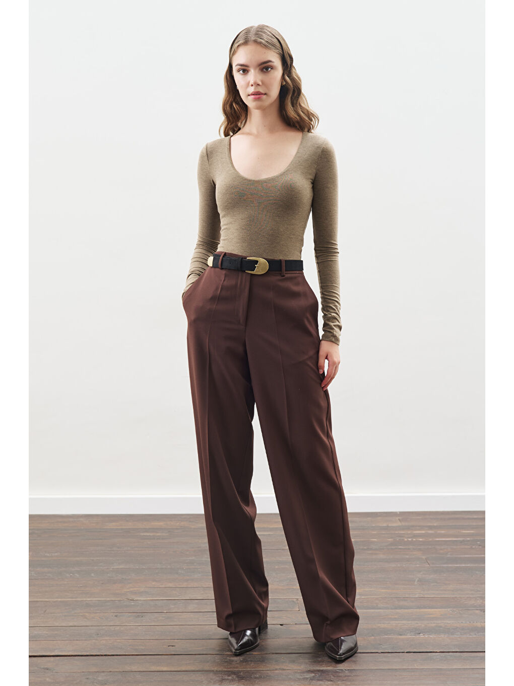 Kahverengi Pile Detaylı Düz Kesim Pantolon Acı Kahve-5