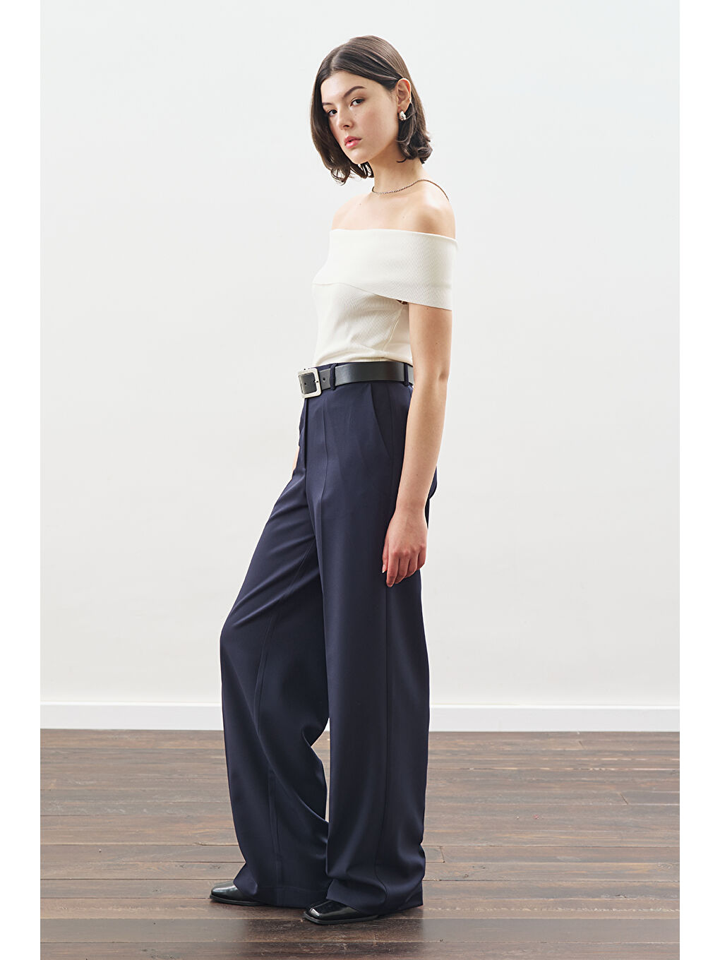 Pile Detaylı Düz Kesim Pantolon Lacivert-3