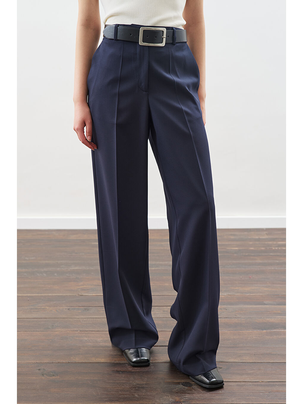 Pile Detaylı Düz Kesim Pantolon Lacivert-4