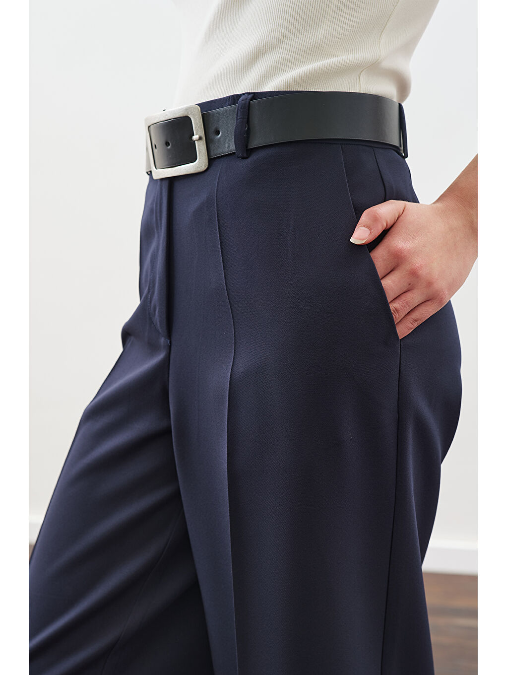 Pile Detaylı Düz Kesim Pantolon Lacivert-5