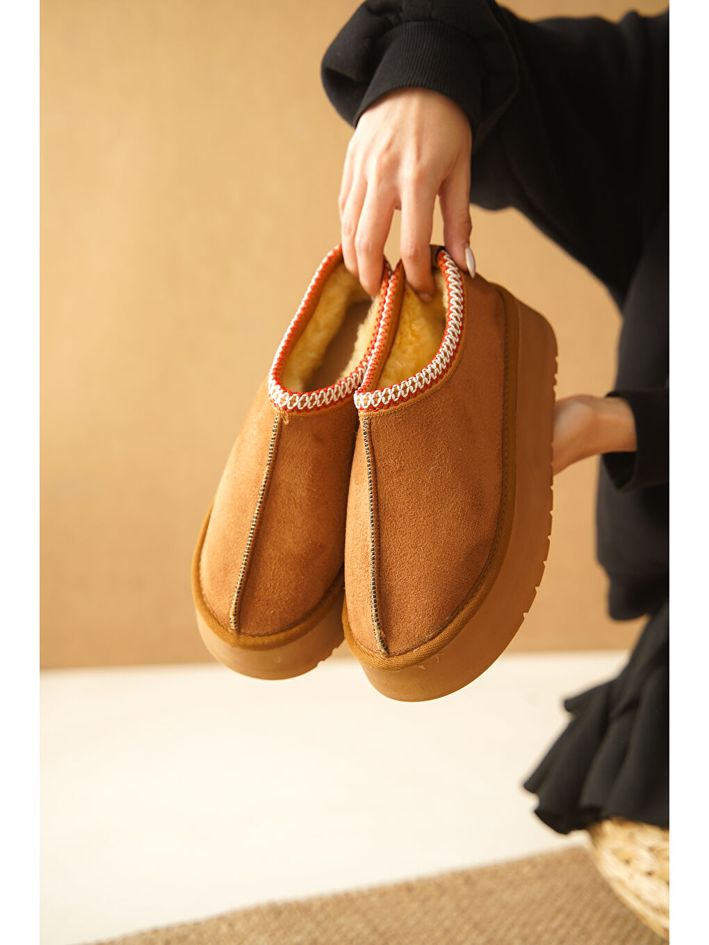 Kahverengi Carroll Kalın Tabanlı Yuvarlak Burunlu Kürklü Kadın Kapalı Terlik-2