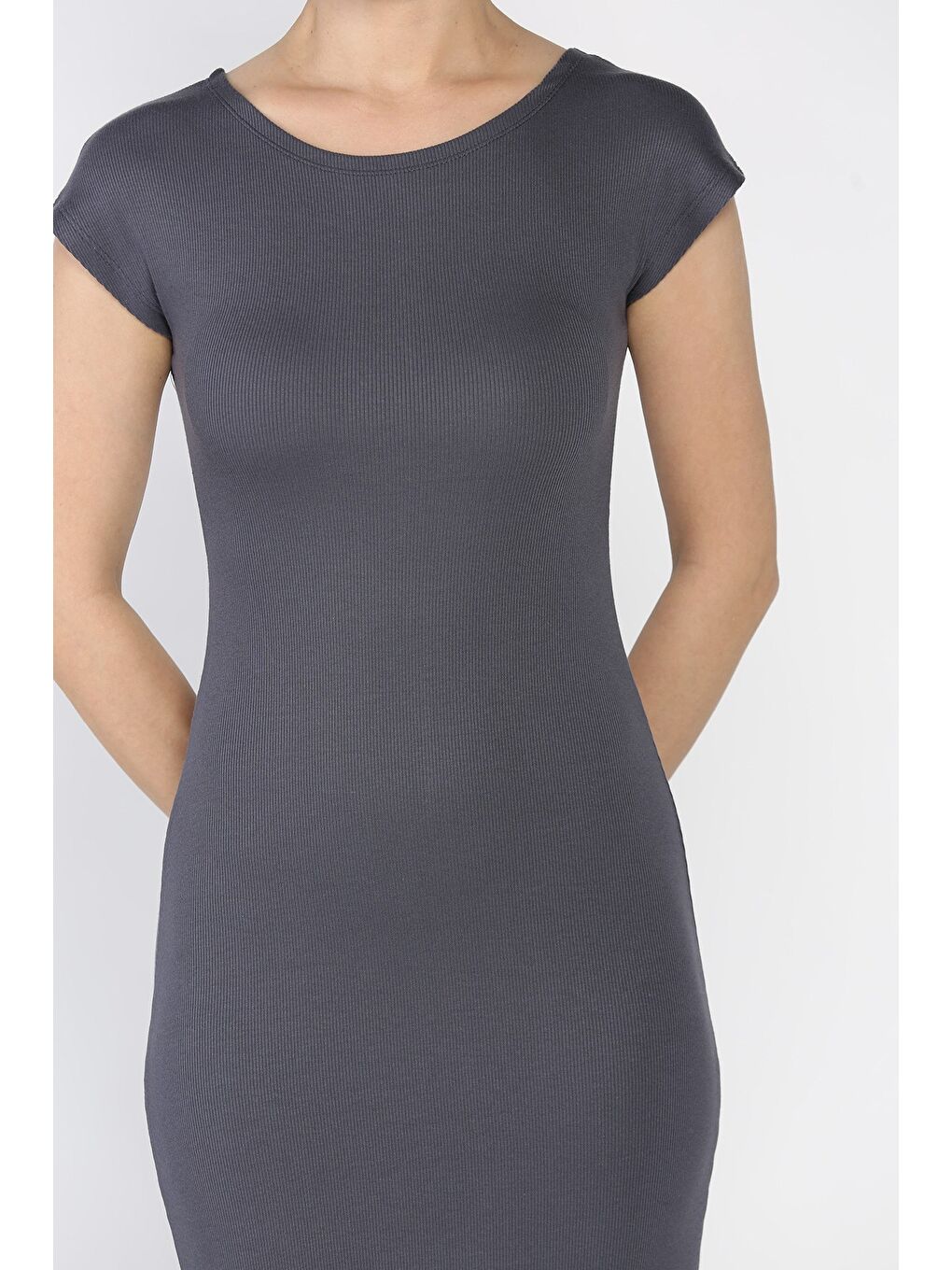 Gri Kadın Arka Yırtmaç Detaylı Fitilli Elbise-3