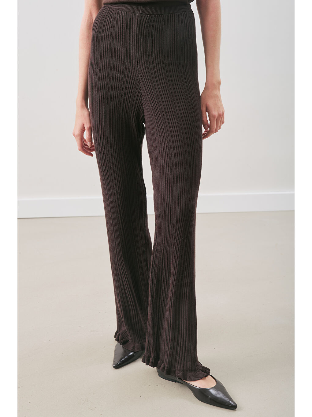 Volanlı Lastik Örgü Pantolon Kahverengi-2