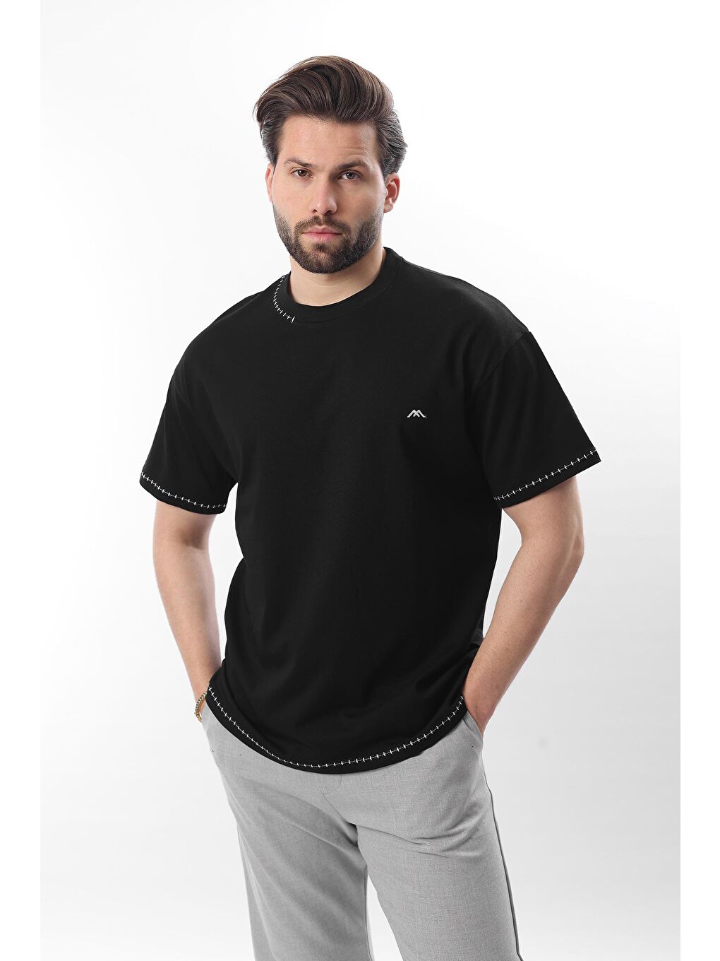 Siyah Nakış Detaylı Erkek %100 Pamuk Tişört E7112-1