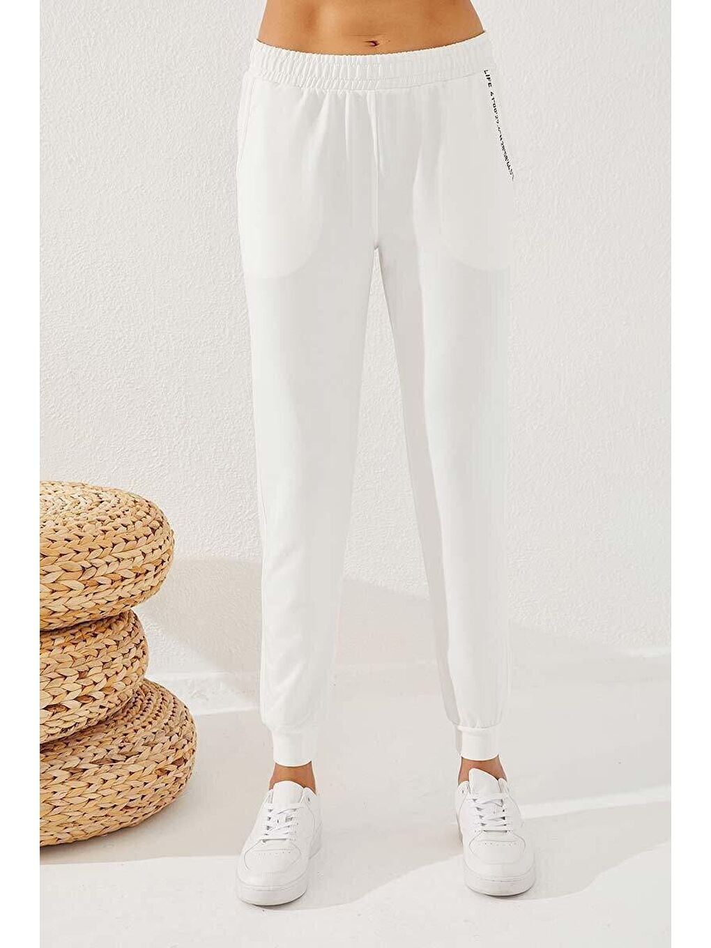 Ekru Baskı Cepli Jogger Rahat Form Manşetli Kadın Eşofman Alt - 94574-1