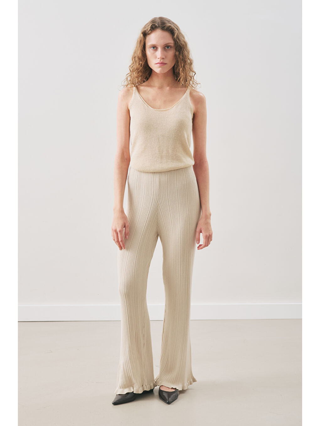 Volanlı Lastik Örgü Pantolon Bej-1