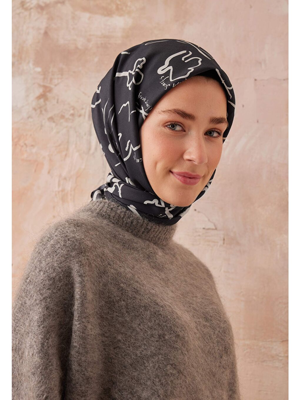 Luna Desen Pamuk İpek Eşarp Siyah-1