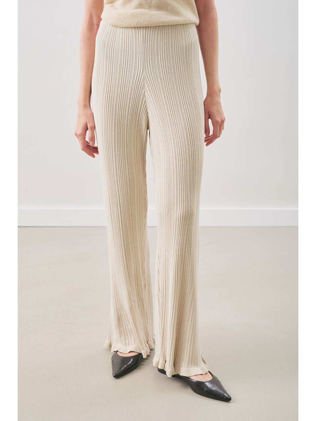 Volanlı Lastik Örgü Pantolon Bej-2