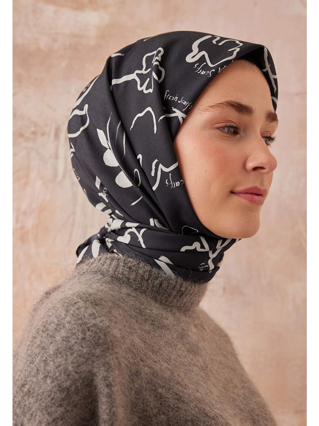 Luna Desen Pamuk İpek Eşarp Siyah-2