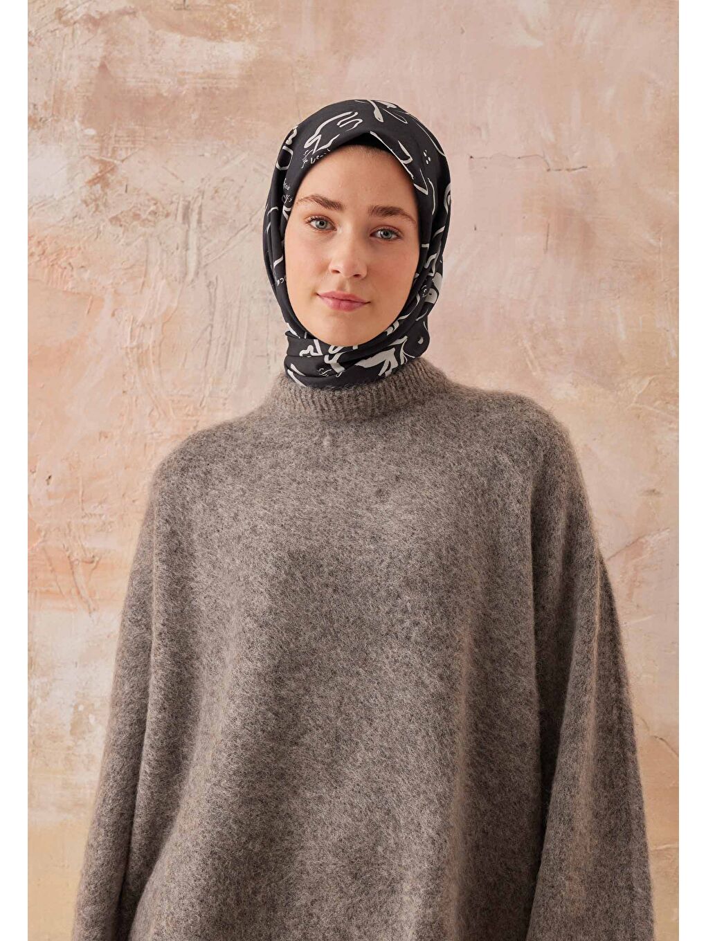 Luna Desen Pamuk İpek Eşarp Siyah-3