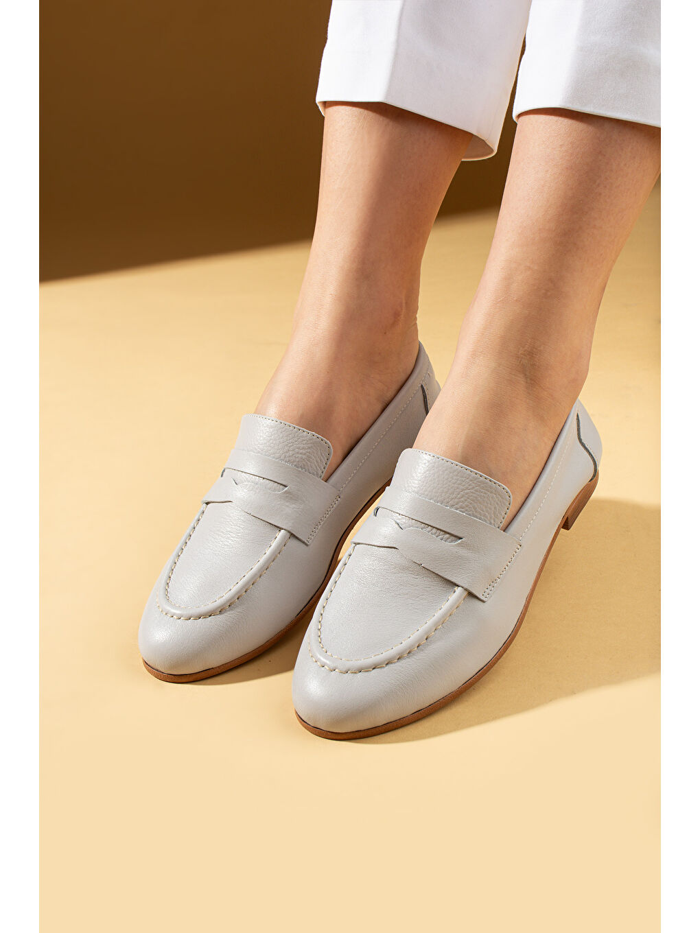 Gri Hakiki Deri Rahat Kalıp Kadın Babet 017-078-25