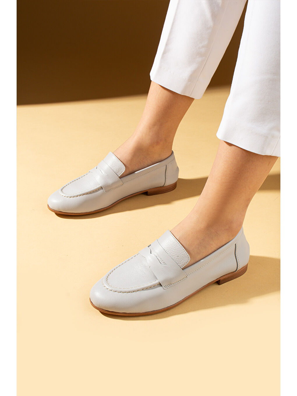 Gri Hakiki Deri Rahat Kalıp Kadın Babet 017-078-25-1