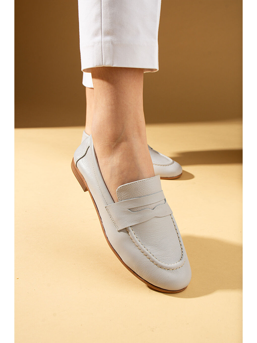 Gri Hakiki Deri Rahat Kalıp Kadın Babet 017-078-25-2