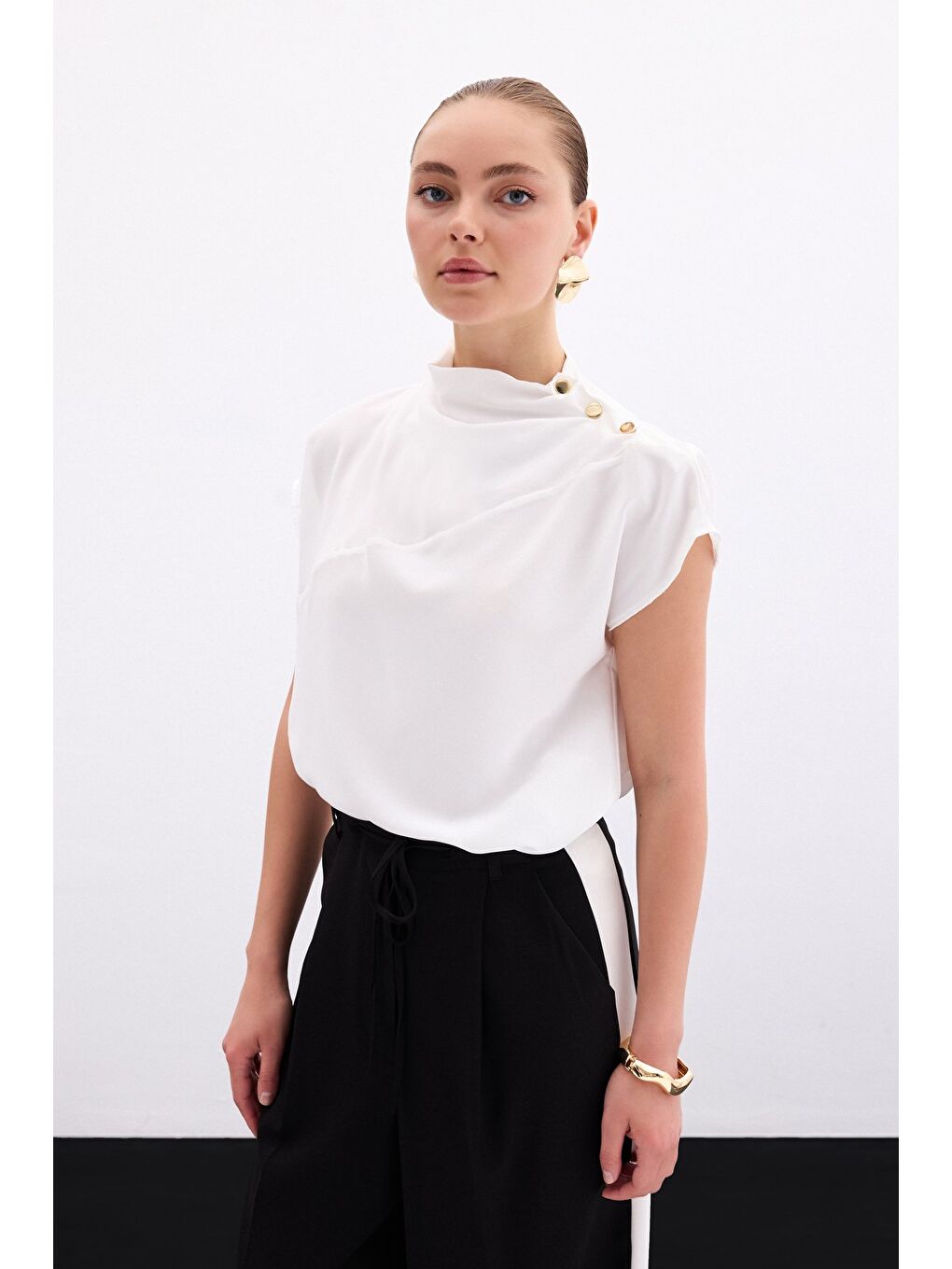 Tek Omuz Çıtçıtlı Bluz - Ekru-3