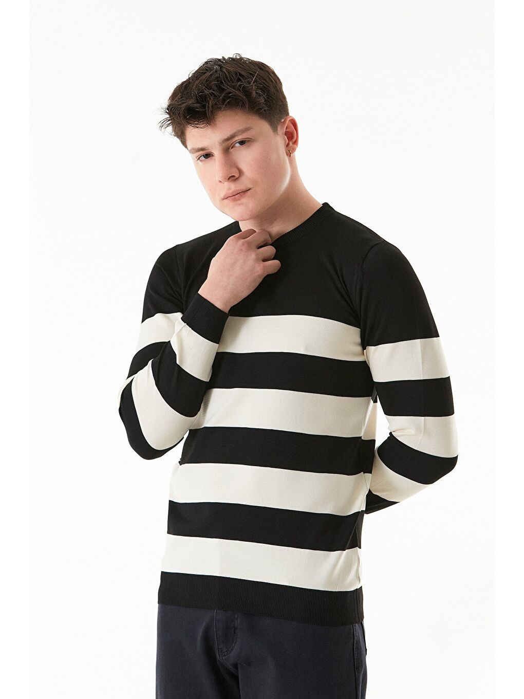 Siyah Çizgili Bisiklet Yaka Triko Kazak-3