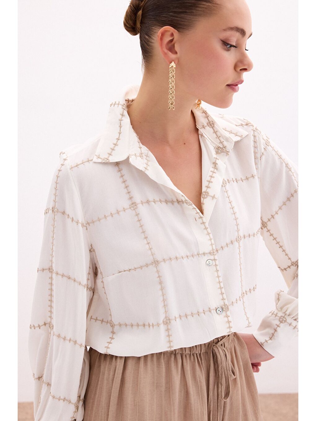 Nakış Detaylı Viskon Gömlek - Bej