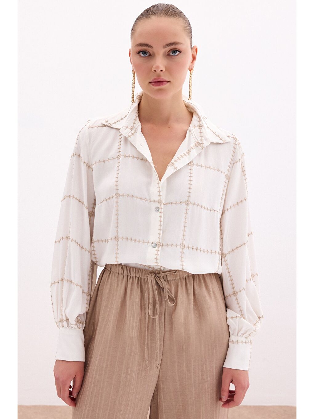 Nakış Detaylı Viskon Gömlek - Bej-1