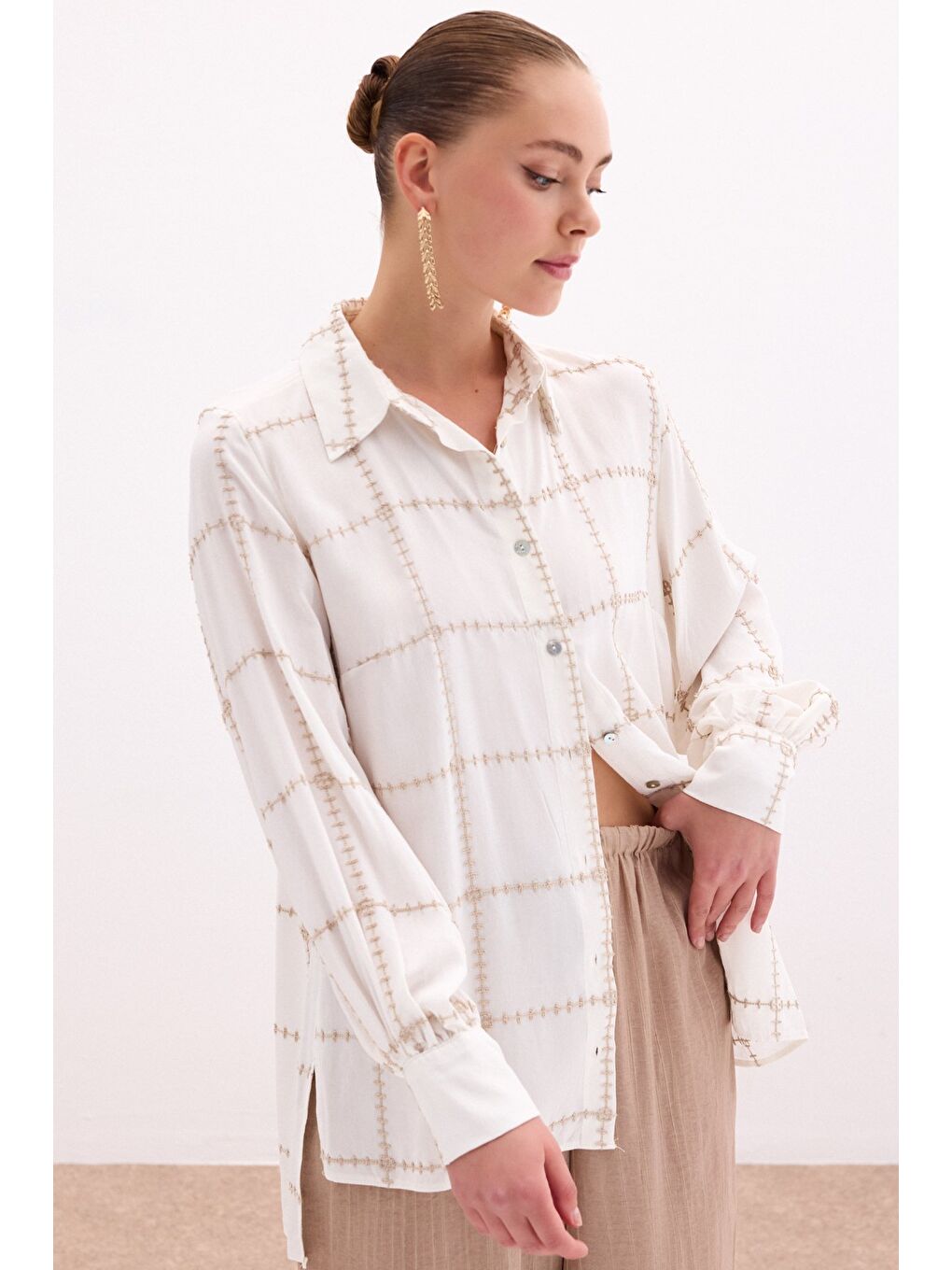 Nakış Detaylı Viskon Gömlek - Bej-2