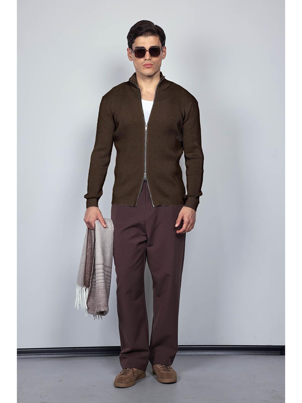 Erkek Slim Fit Dik Yaka Fermuarlı Hırka Kahverengi-2