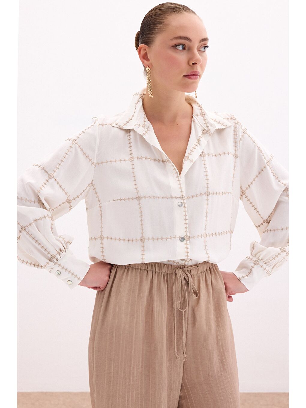 Nakış Detaylı Viskon Gömlek - Bej-3