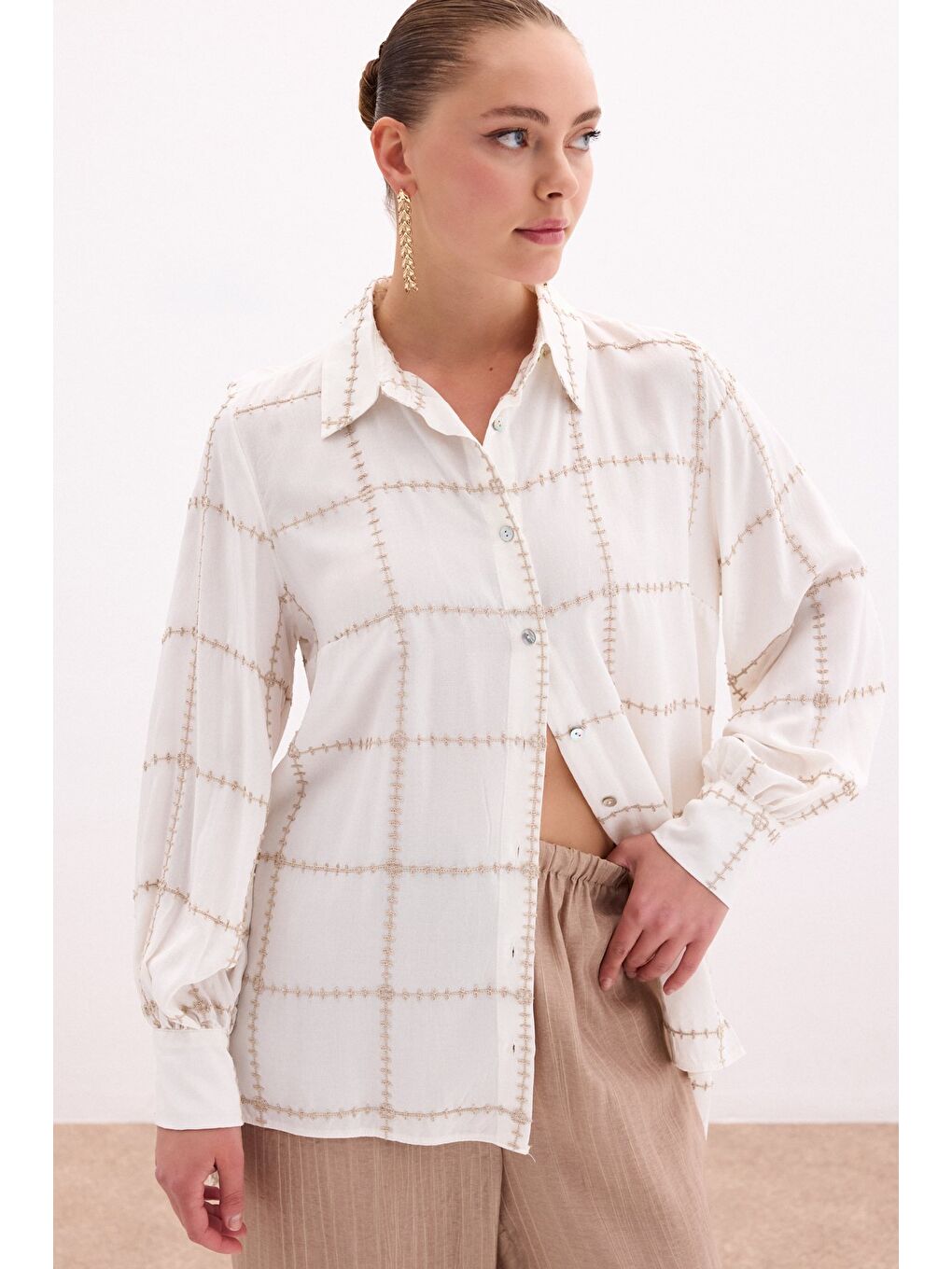 Nakış Detaylı Viskon Gömlek - Bej-4