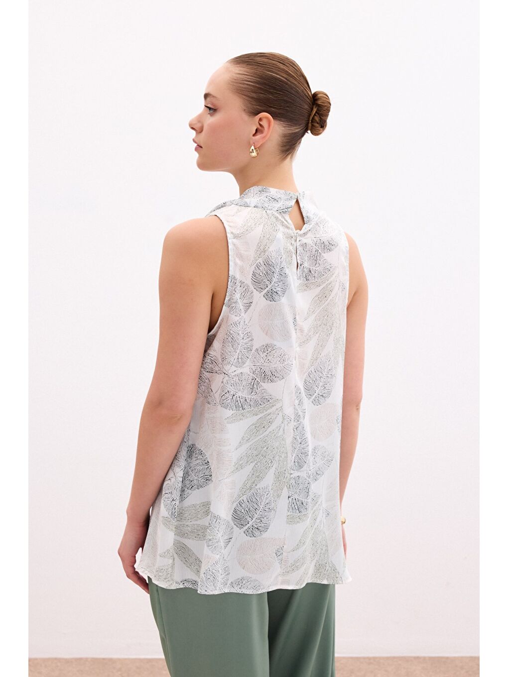 Fularlı Desenli Bluz - Haki-6