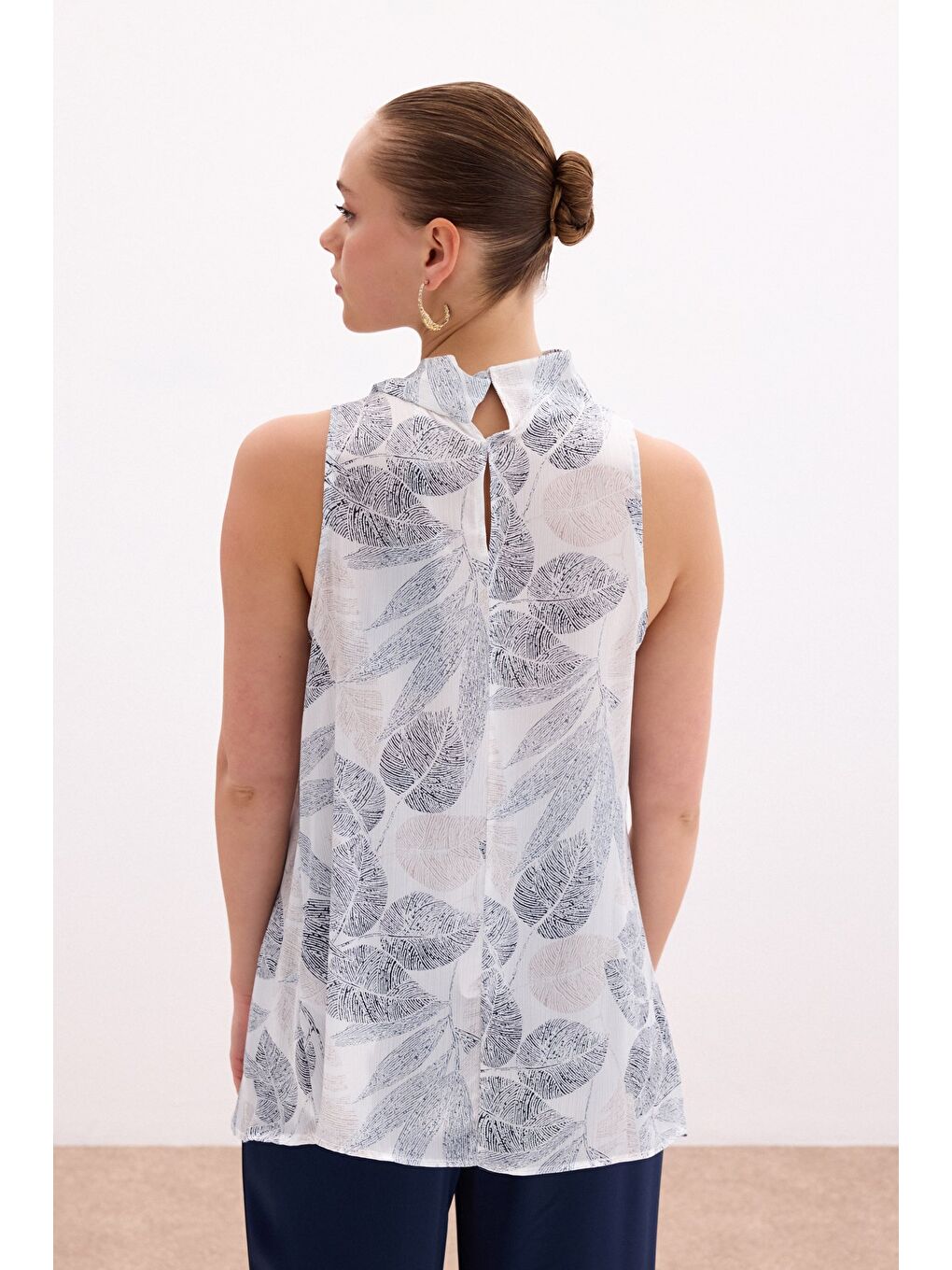 Fularlı Desenli Bluz - Siyah-7