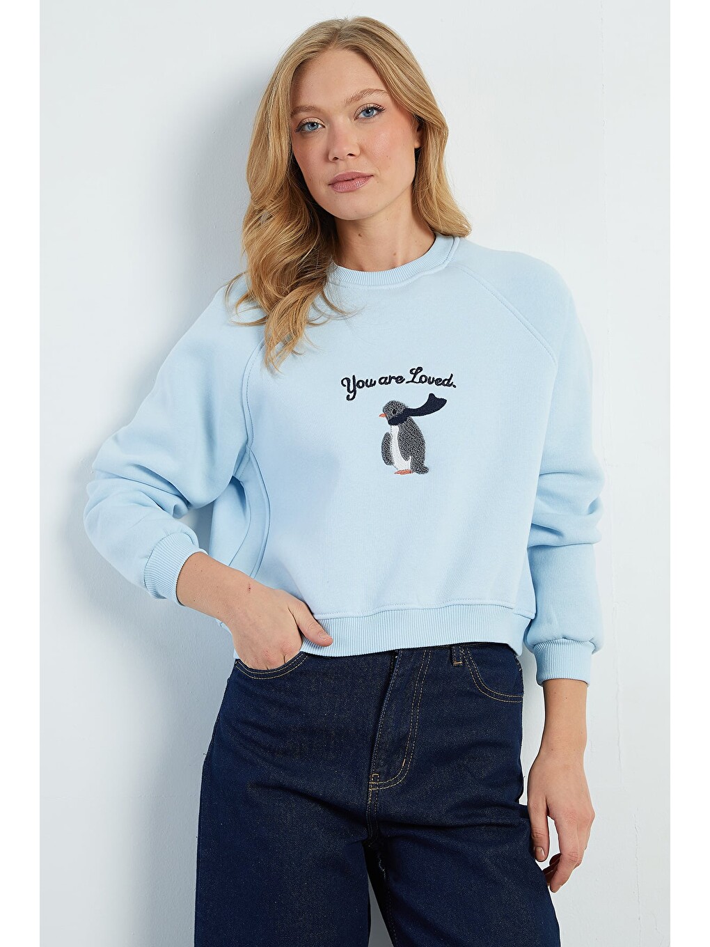 Mavi 3 İplik Penguen Nakışlı Crop Sweatshirt