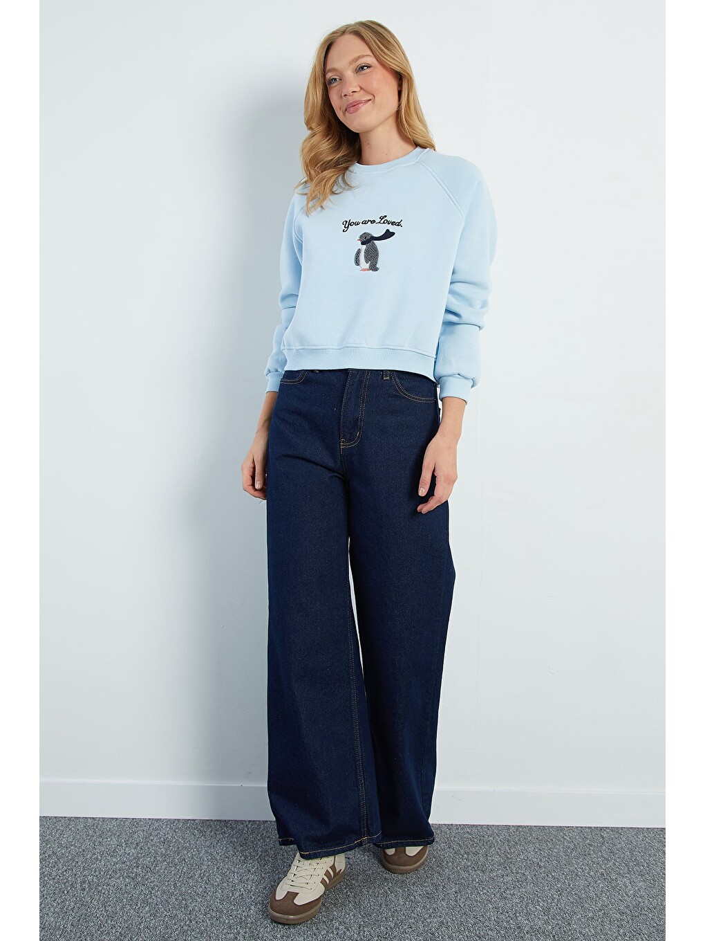 Mavi 3 İplik Penguen Nakışlı Crop Sweatshirt-1
