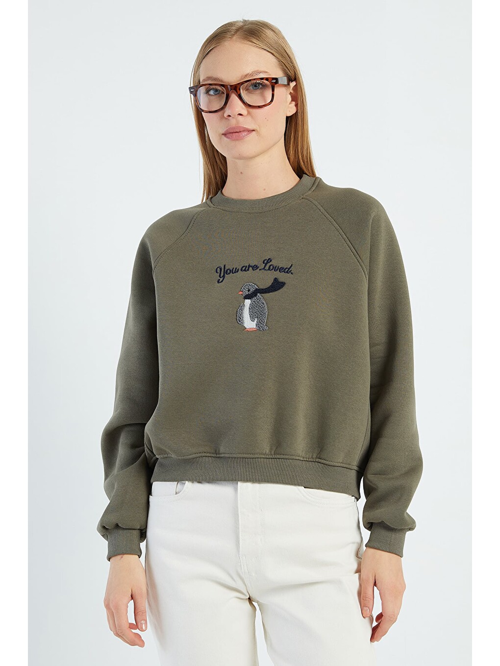 Haki 3 İplik Penguen Nakışlı Crop Sweatshirt-1