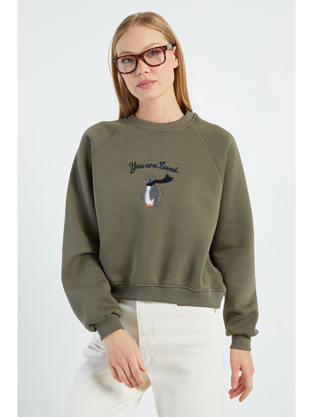 Haki 3 İplik Penguen Nakışlı Crop Sweatshirt-4