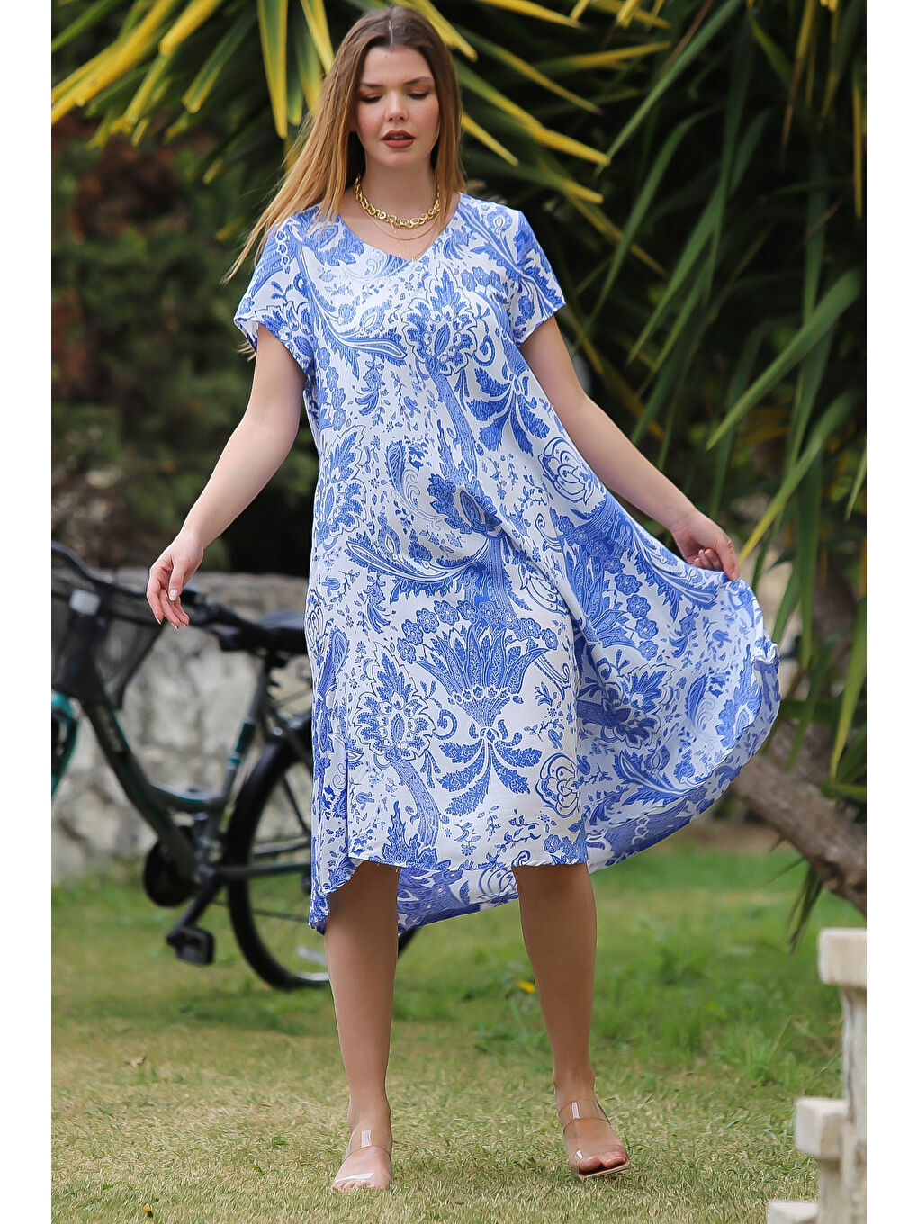 Mavi V Yaka Düşük Kol Oval Etekli Allover Baskılı Dokuma Casual Elbise-1