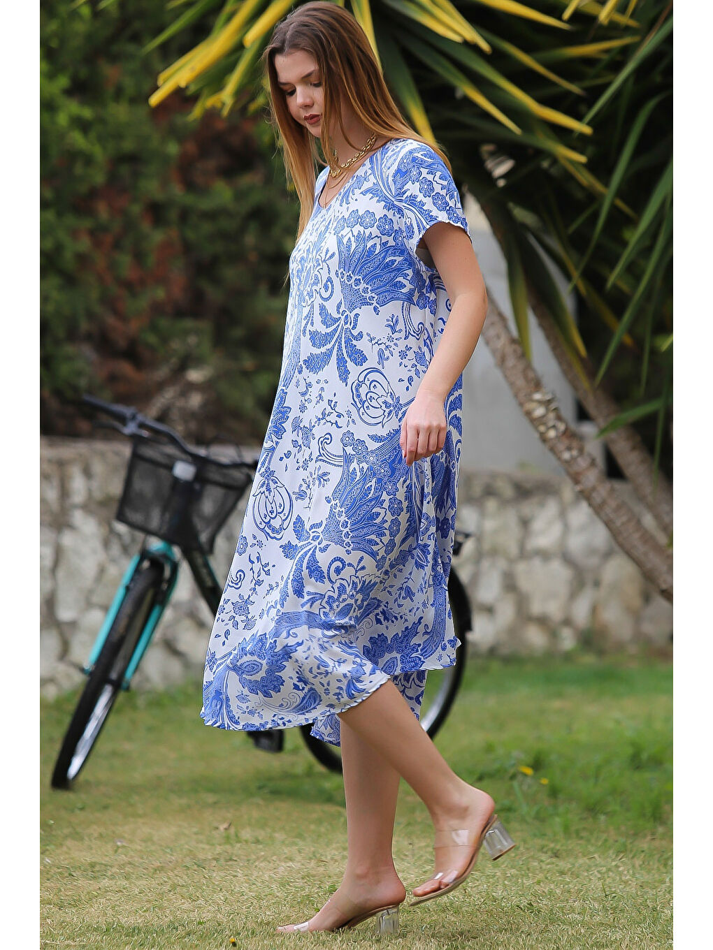 Mavi V Yaka Düşük Kol Oval Etekli Allover Baskılı Dokuma Casual Elbise-4