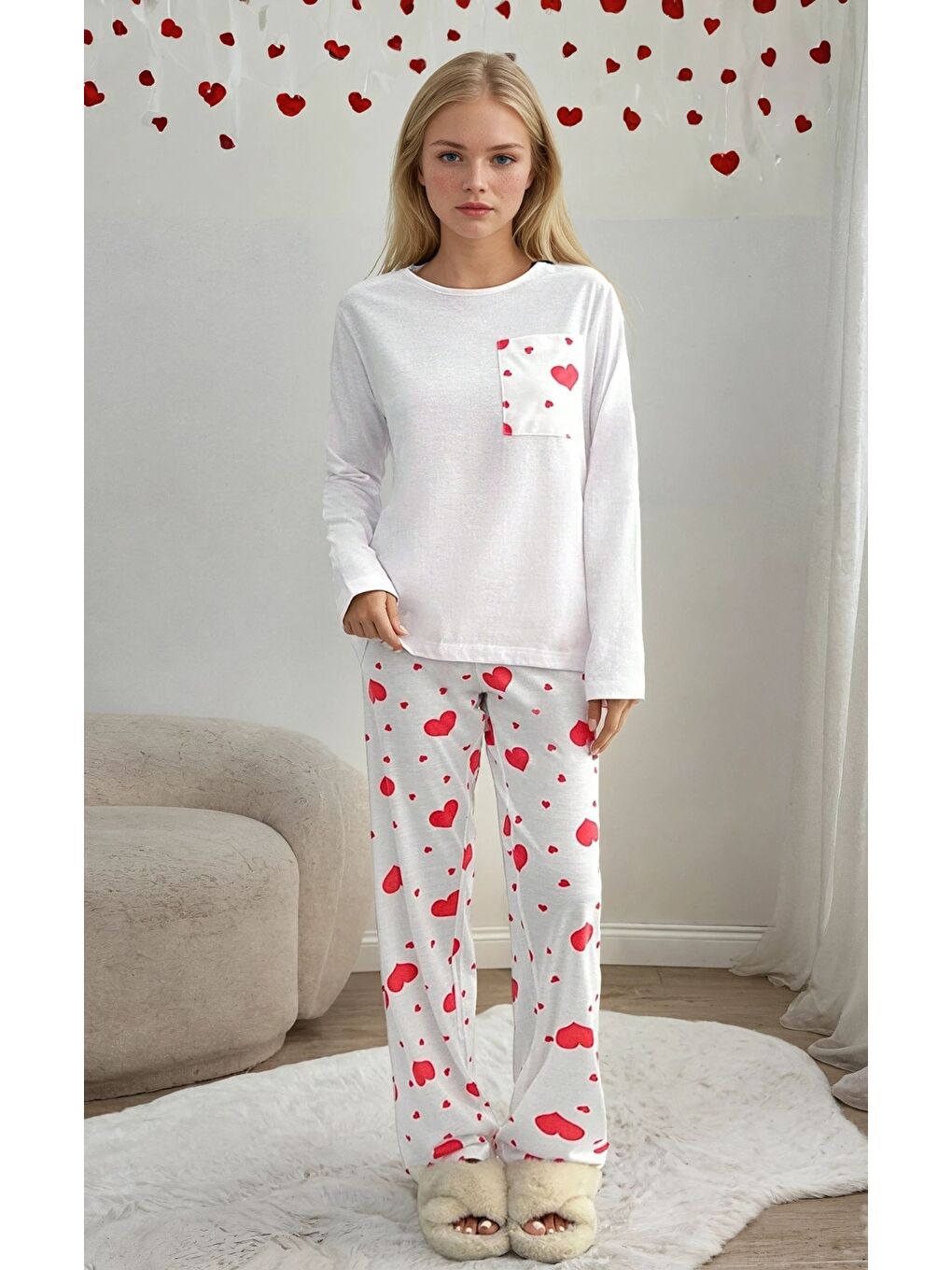 Beyaz Kırmızı Kalp Desenli Kadın Pijama Takımı-1