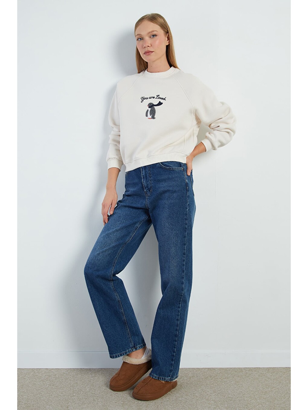 Bej 3 İplik Penguen Nakışlı Crop Sweatshirt-3