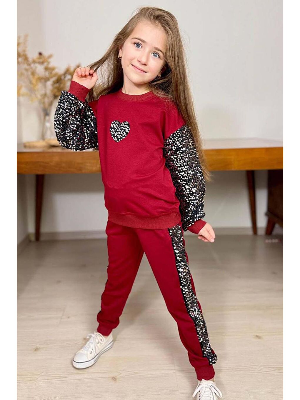 Kız Çocuk Bisiklet Yaka Kollarında ve Göğsünde Kalp Pulpayet İşlemeli Kırmızı Eşofman Takım